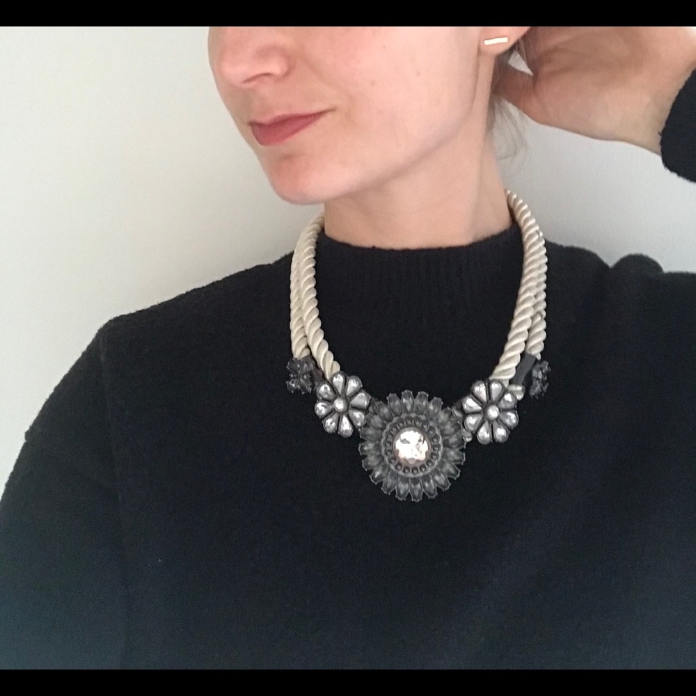 pretty statement necklace😍